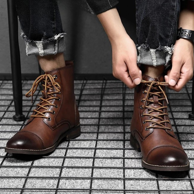 Men’s Leather Vintage Boots – Polished Everyday Style