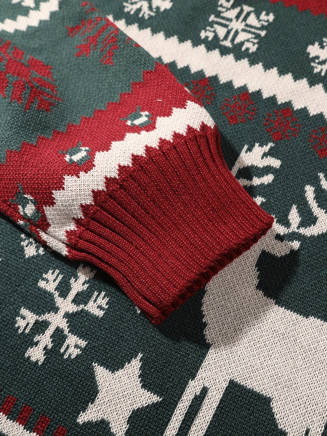 Women's Hooded Christmas Sweater with Reindeer and Snowflake Pattern