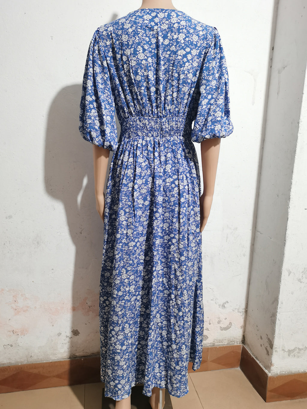 V-neck Lantern Sleeve Waist-tight Dress Seaside Vacation Bohemian Style-HighTouch