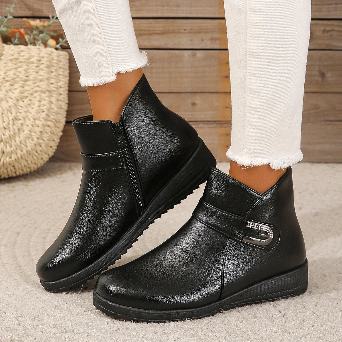 Women's Winter Snow Boots, Warm Cotton Boots for Moms with Non-slip Sole