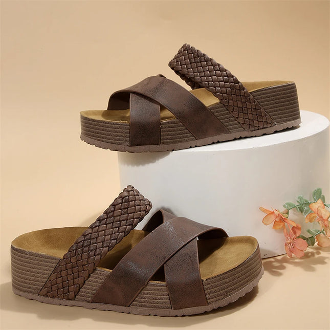 2025 Fashionable Female Slide slippers Ladies Babouches Thick-soled Women Outdoor Flat Sandals