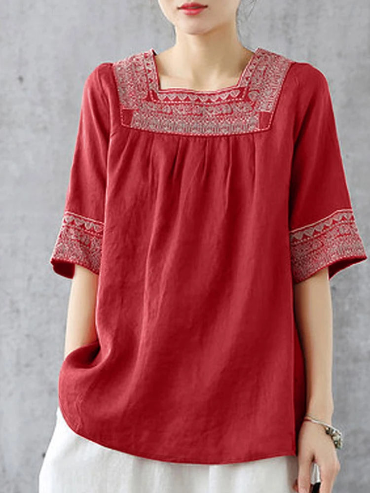 Voel elke dag moeiteloze elegantie in onze blouse met vierkante hals en borduursel