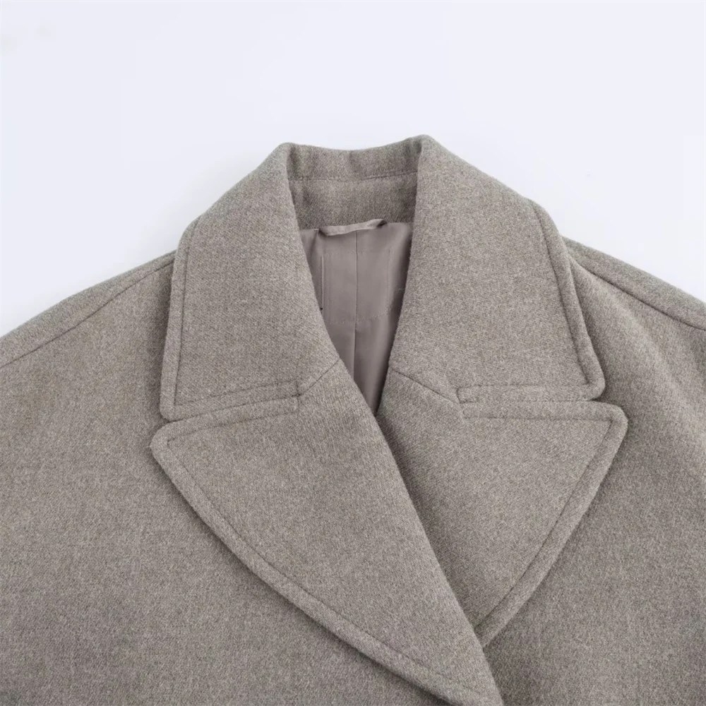 Wool-Collar Double-Breasted Women's Coat – Tailored Autumn Statement