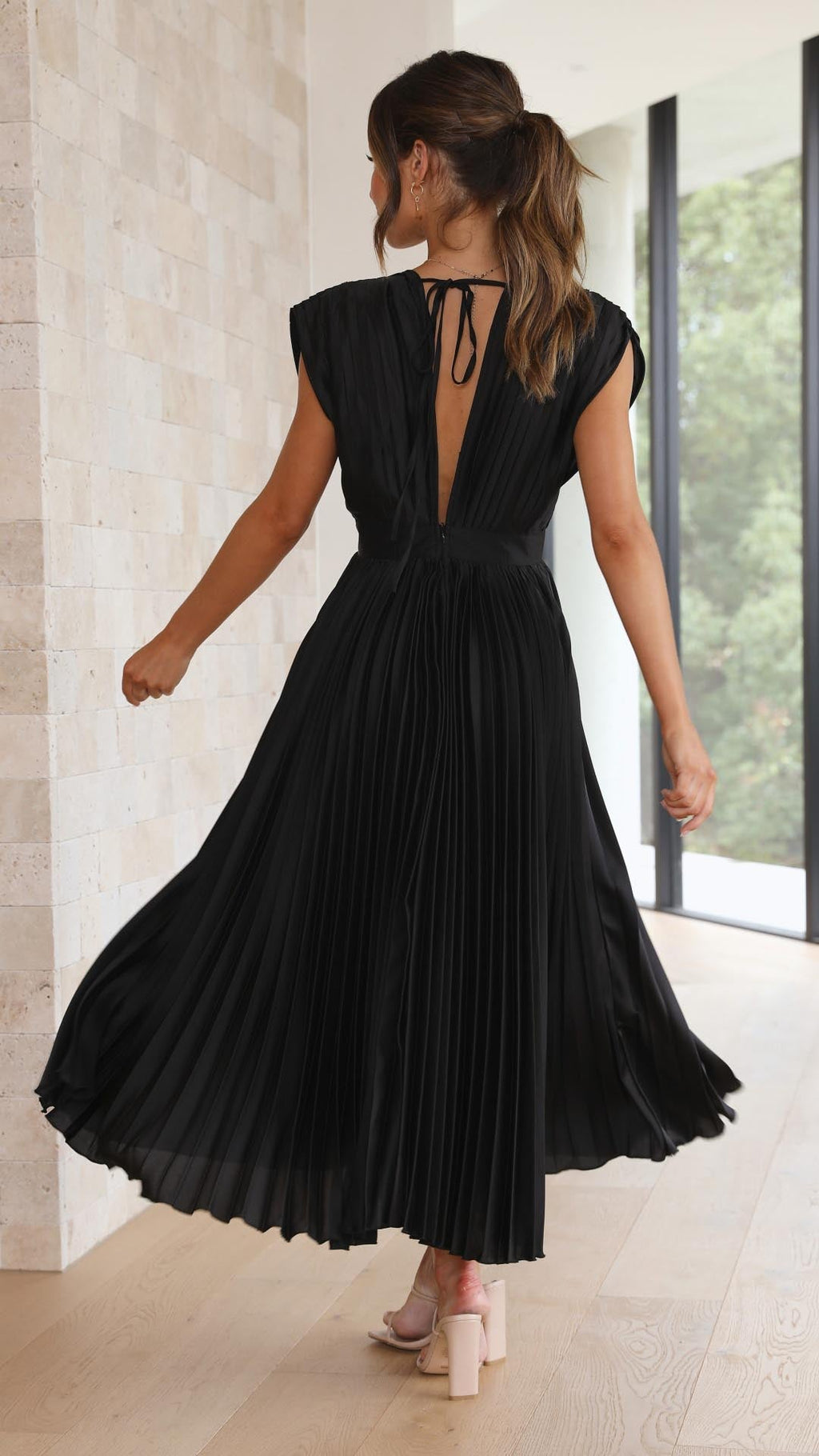 Maria Pleated Maxi Elite Collection