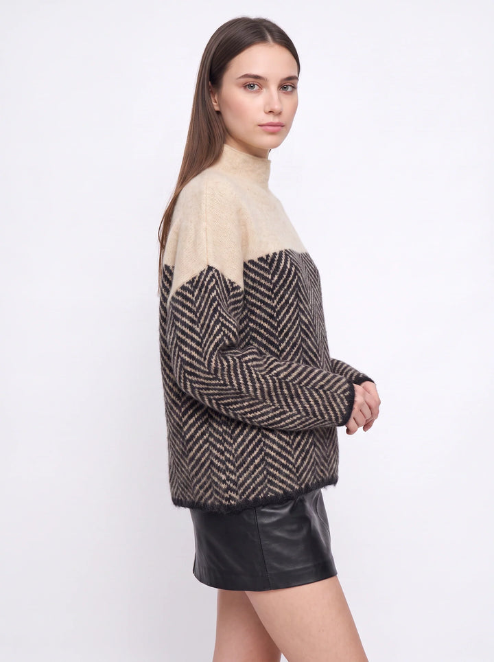 Chevrin Colorblock Mock Neck Sweater – Women Oversized Turtleneck Knit Chevron Pattern Winter Pullover Top