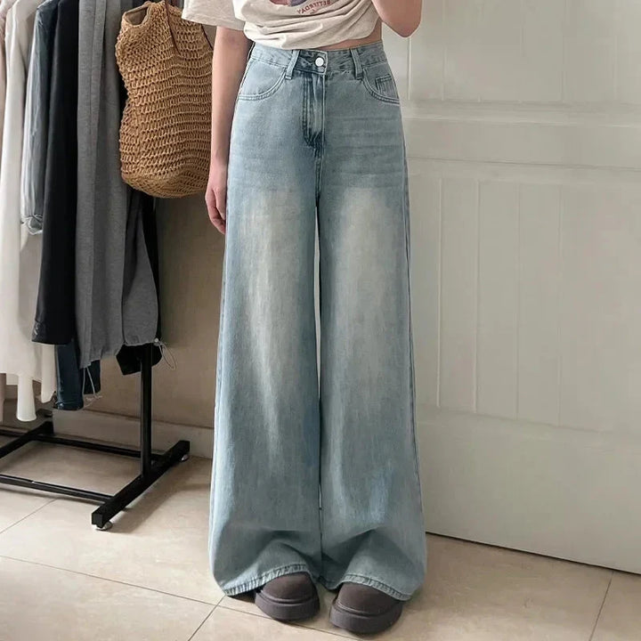 Light Wash Loose Fit Mom Jeans
