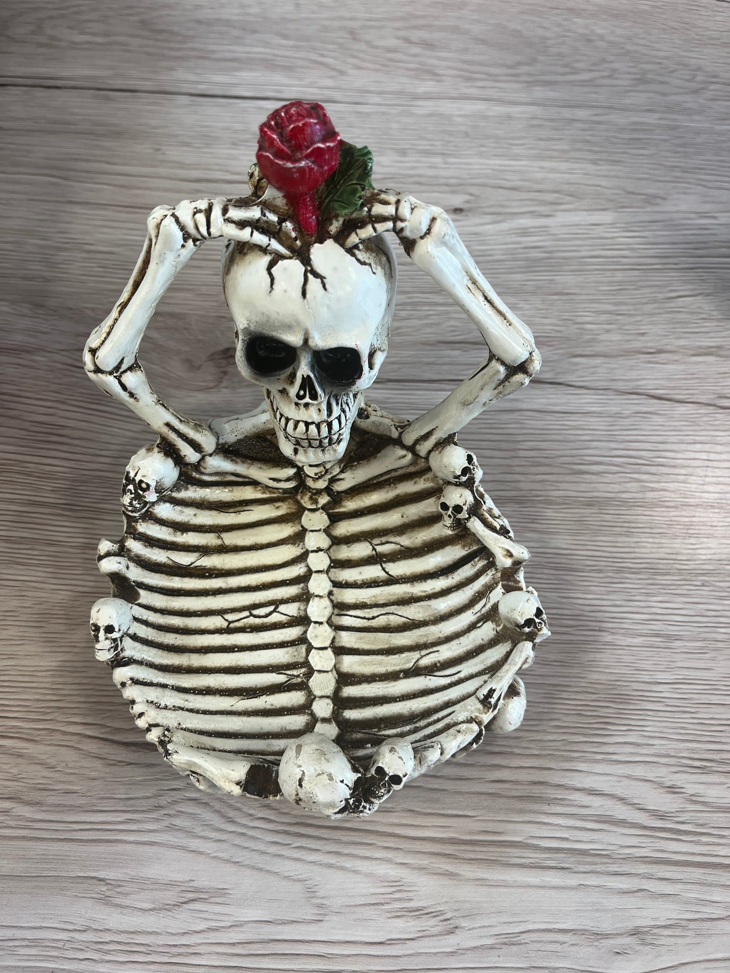 Skeleton Rose Ashtray, Cardholder, White/Black
